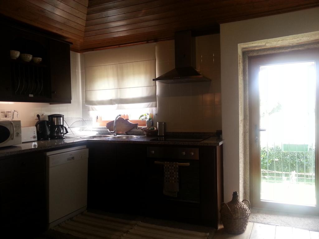 Villa O Ze Ja Dormiu Aqui à Celeiros Extérieur photo
