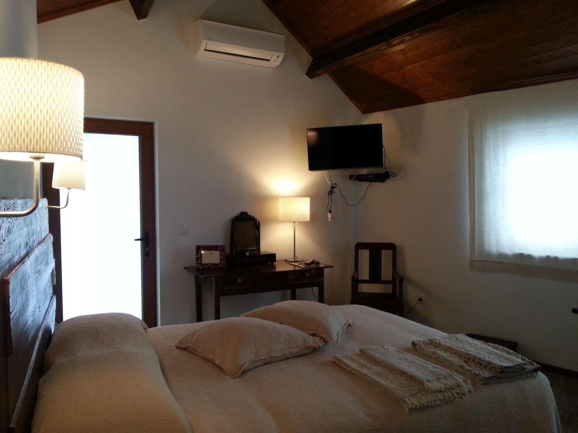 Villa O Ze Ja Dormiu Aqui à Celeiros Extérieur photo