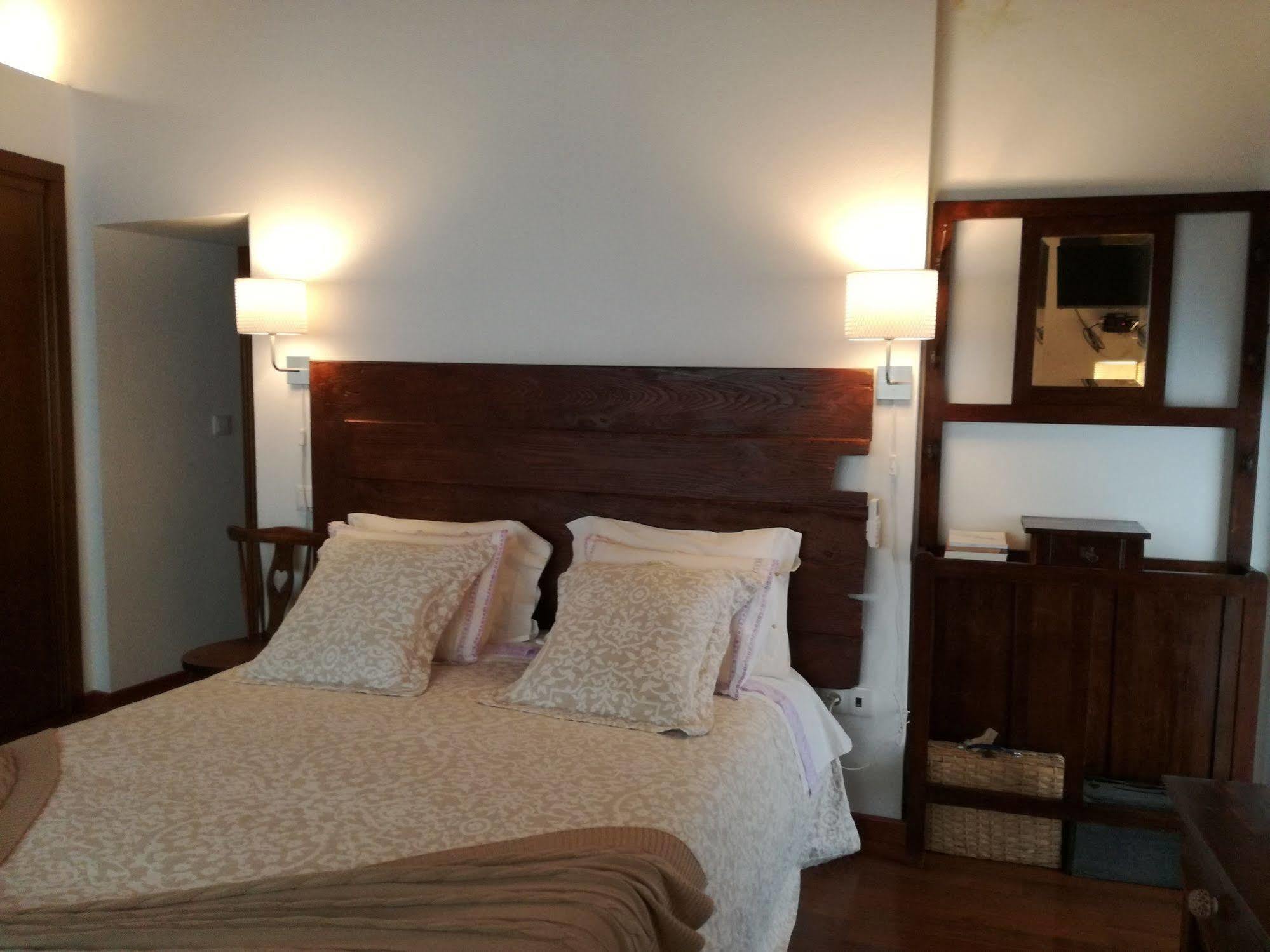Villa O Ze Ja Dormiu Aqui à Celeiros Extérieur photo