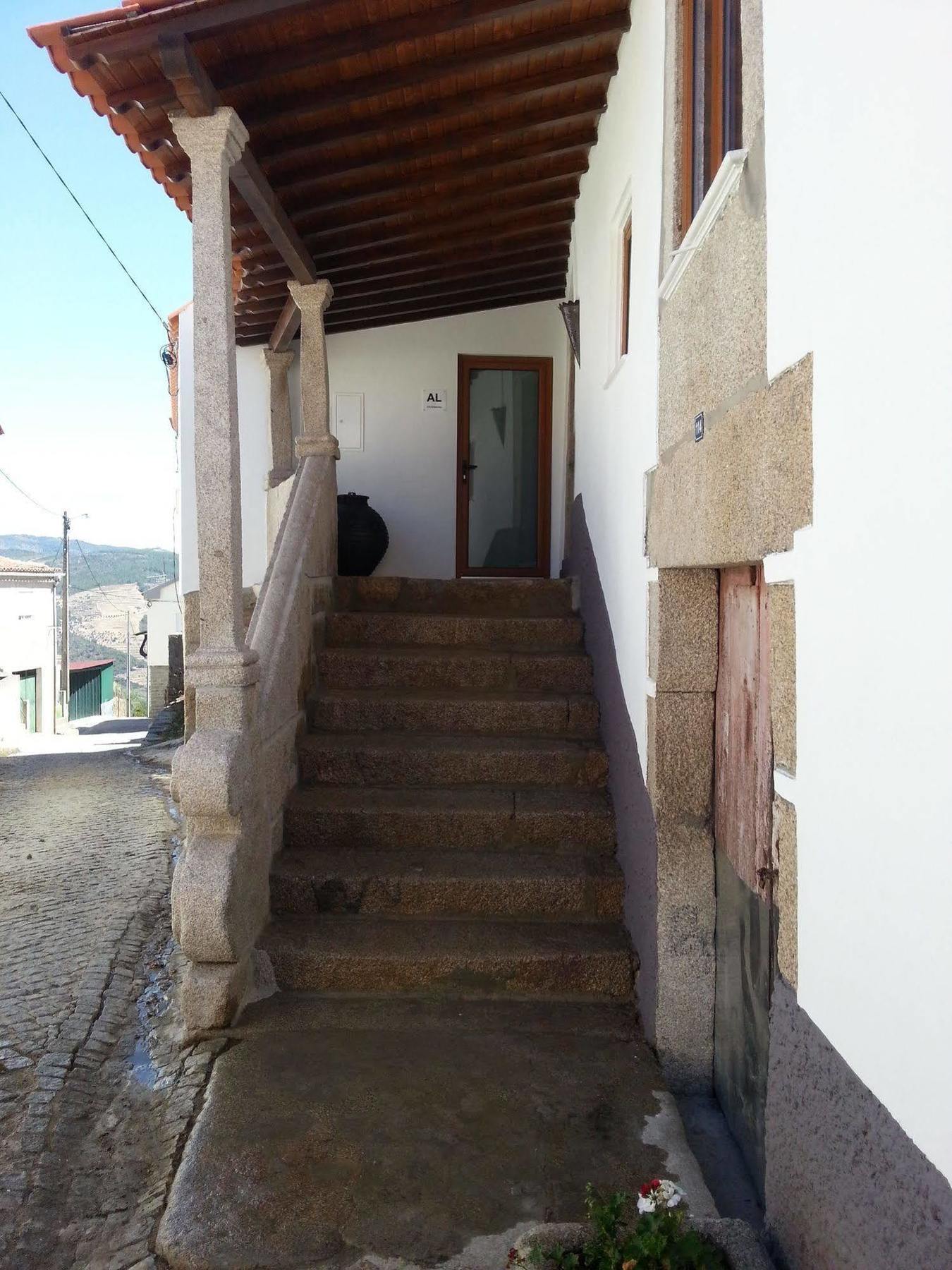 Villa O Ze Ja Dormiu Aqui à Celeiros Extérieur photo