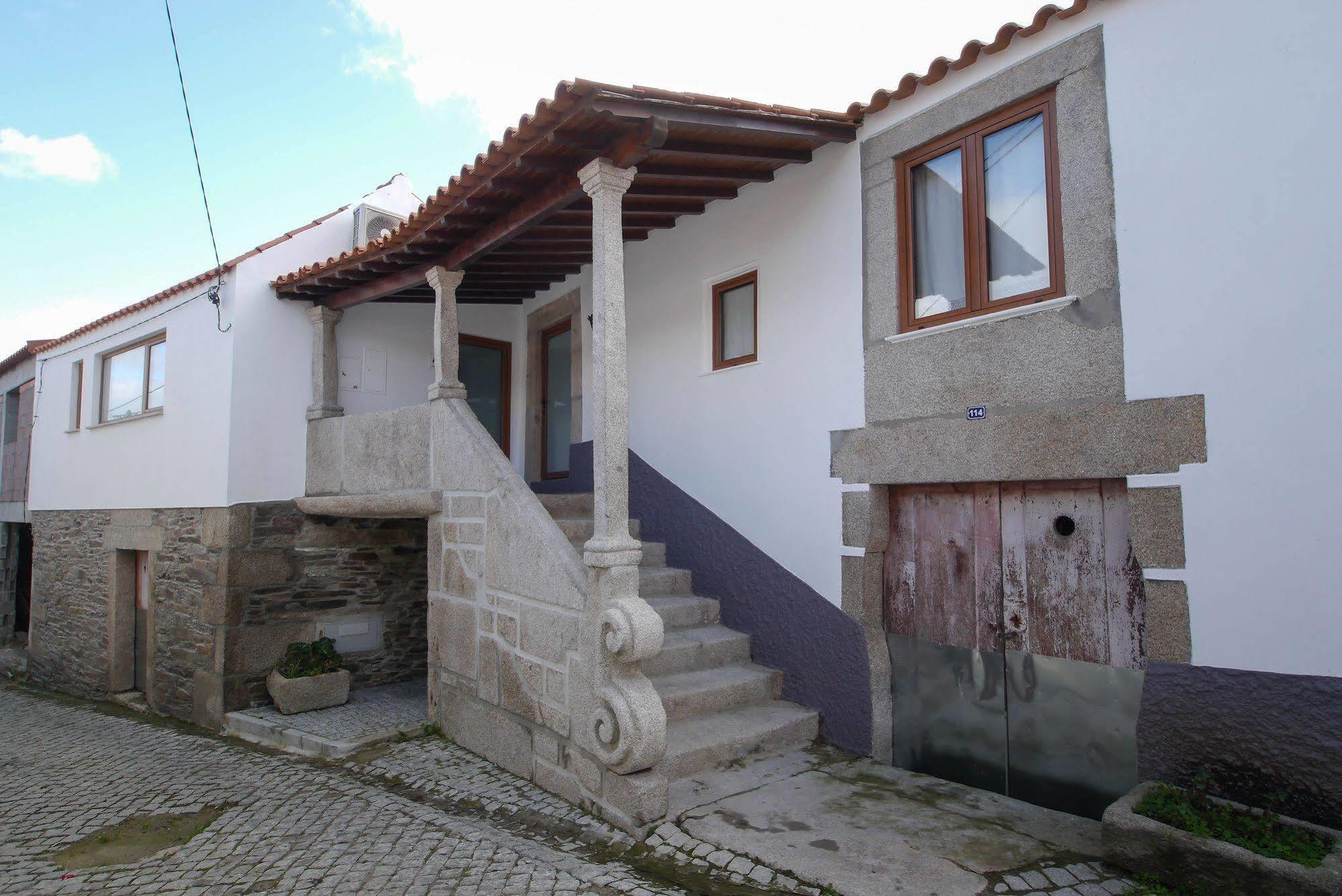 Villa O Ze Ja Dormiu Aqui à Celeiros Extérieur photo